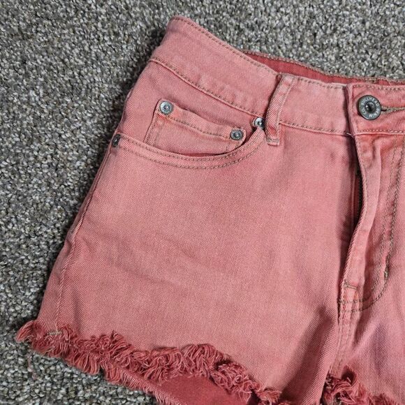 Women's Bull Head Red Raw Hem High Rise Curvy Fit Mom Jean Denim Shorts 3 - Picture 2 of 5